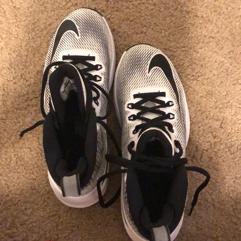 NWOT Nike basketball shoes